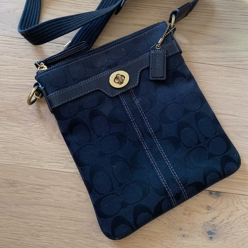 Coach Hampton Signature Swingpack Crossbody Bag